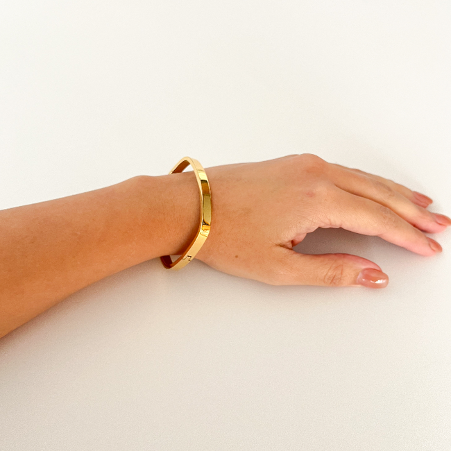 Pulsera Cuadrada Dorada