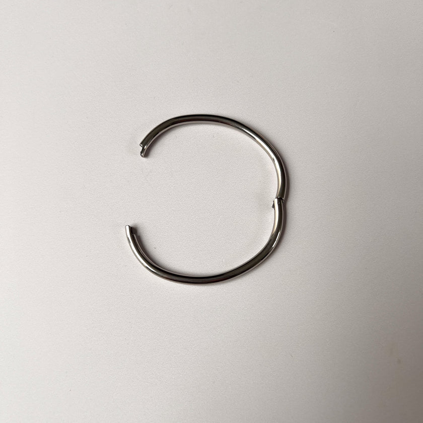 Pulsera Rígida Ovalada Con Bisagra
