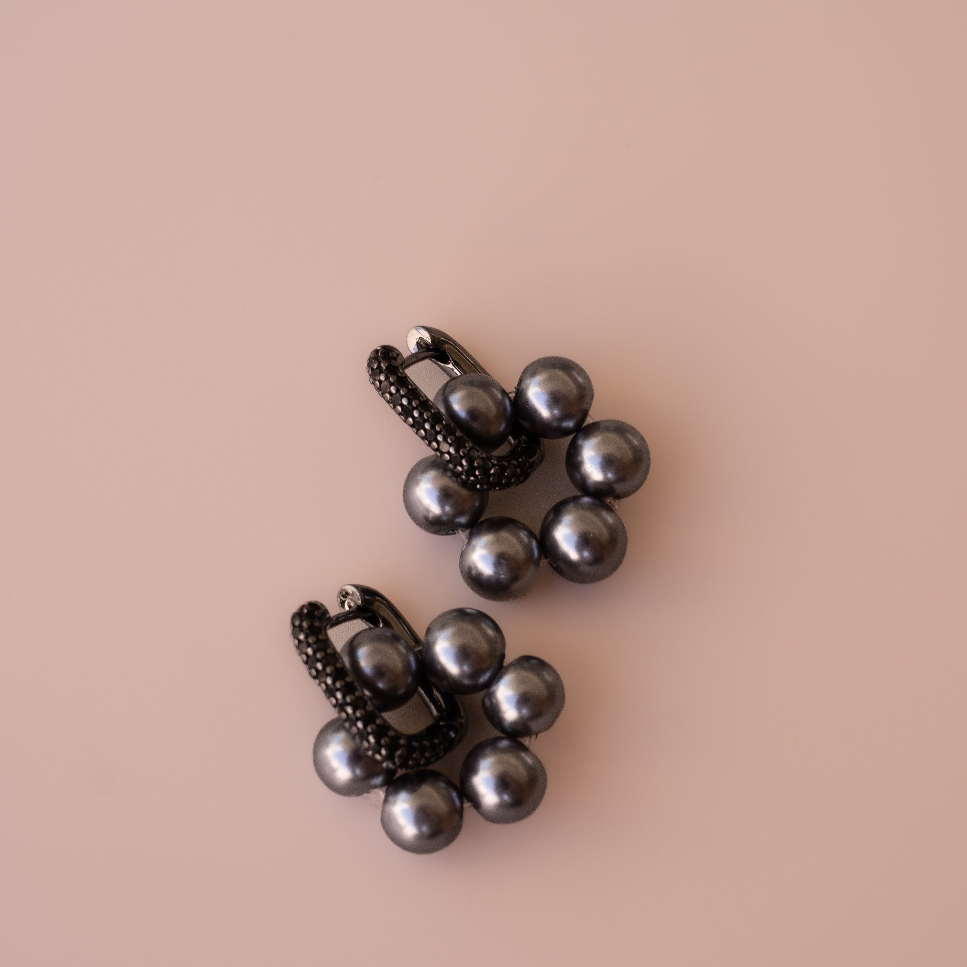 Arete Black Bloom