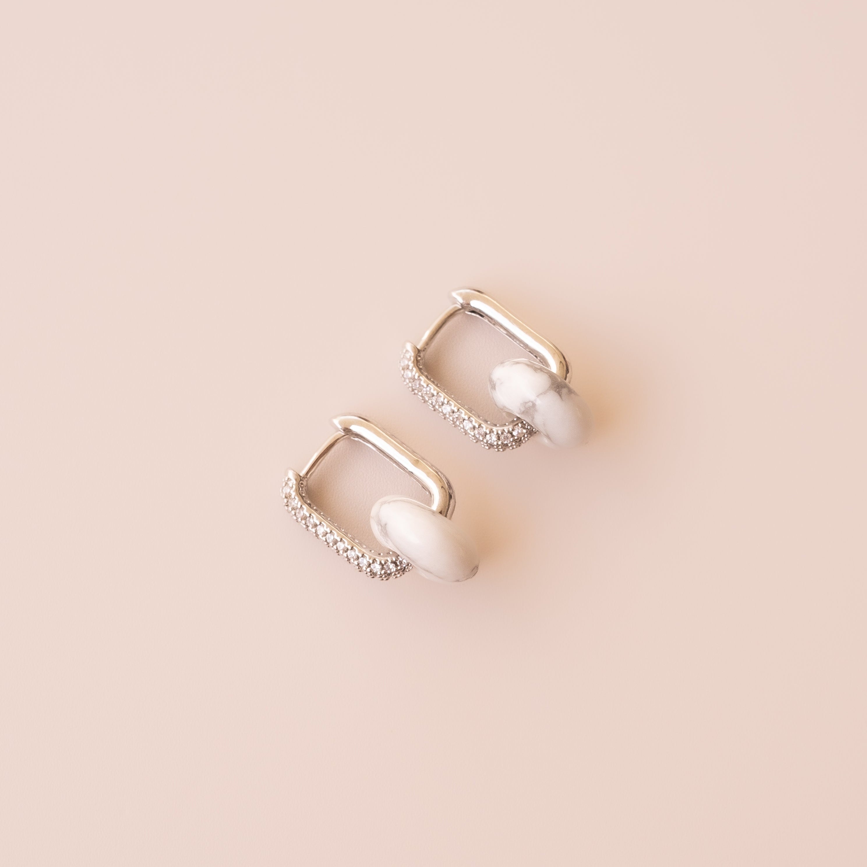 Arete Howlita Mini