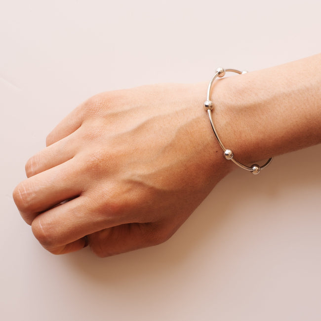 Pulsera Rígida Bolitas Plata